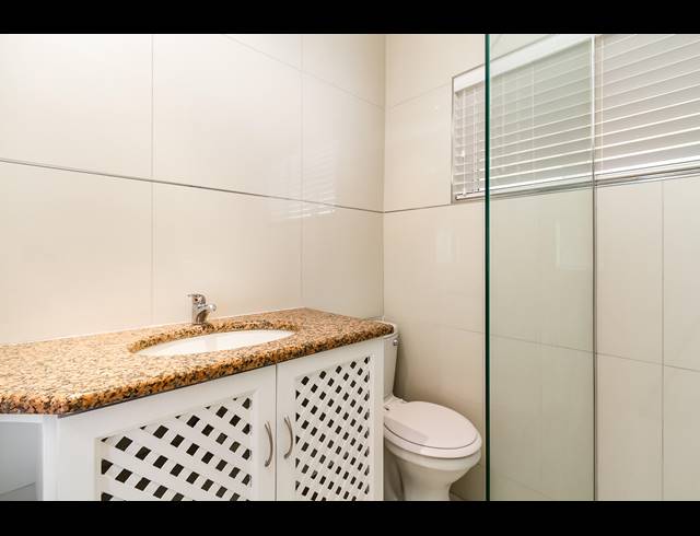 2 BEDROOM APARTMENT RENTED IN MOUILLE POINT